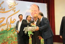 گزارش تصویری از اهداء جوایز  در همایش تجلیل از پرفسور علی اکبر جلالی چهره ماندگار شهرستان شاهرود 